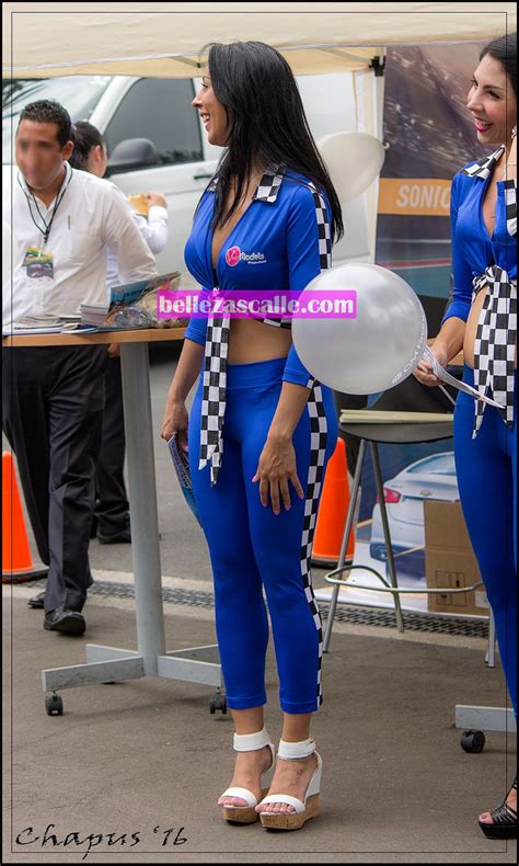 Promotoras Mexicanas Nalgonas En Calzas Mujeres Bellas En La Calle