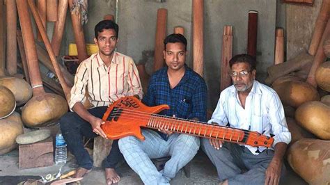 मिलिए संगीत वाद्य यंत्र बनाने वाले इस समुदाय से Sbs Hindi