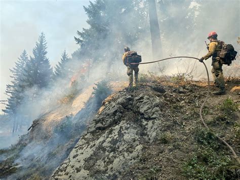 Flat Fire Partially Contained In Southern Oregon Oregonlive Com