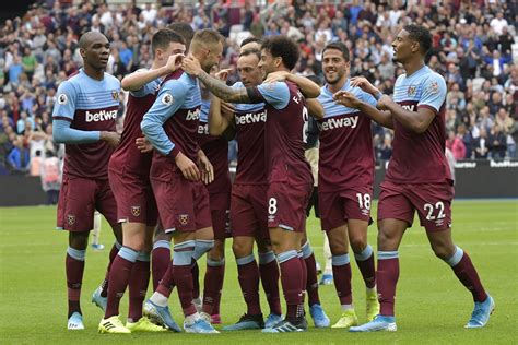 Mark Noble West Ham Squad Is Even Better Than When We Had Carrick Cole Defoe And Johnson