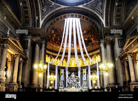 All Interno La Chiesa De La Madeleine A Parigi Francia Foto Stock Alamy