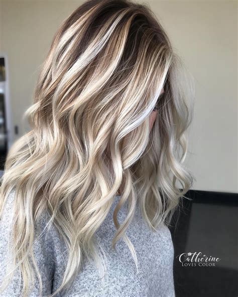 Ash blonde hair looks super adorable with a short do. Pin by Maria Macarella Gresely on Hair | Icy blonde hair ...