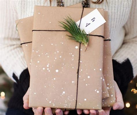 These ideas prove that stunning christmas gift wrapping can be achieved on any kind of budget. 10 Brown Paper Gift Wrapping Ideas for the Holidays ...
