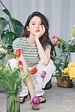 韩素希公开2020年春夏季节写真 比花更耀眼的美貌_即时尚