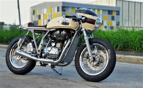 The lightest, fastest, most powerful royal enfield production. "Reina Del Camino" Continental GT 535 Cafe Racer - BikeBound