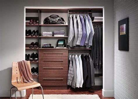 Ein kleiderschrank sorgt dafür, dass du einen geordneten platz hast, um deine garderobe aufzubewahren. Kleiner Schlafzimmer Schrank Design Kleine-Schlafzimmer ...