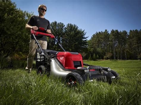 Milwaukee M18 Fuel Self Propelled Lawn Mower Toolkit