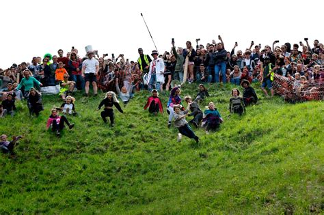 Relive Gloucestershires Cheese Rolling 2019 Gloucestershire Live