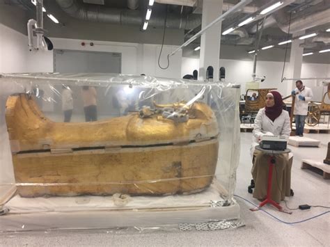 King Tuts Coffin Is In Very Bad Condition Egypt Begins Restoration