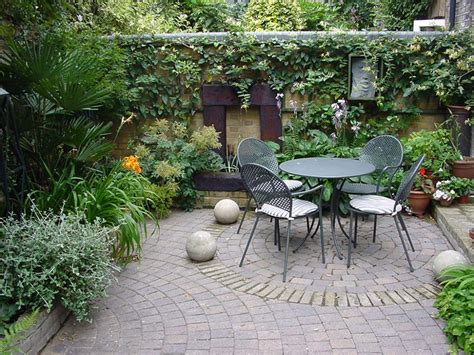 How To Make Garden Feel Bigger Great Small Garden Design Ideas At