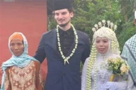 Viral Ustadzah Lombok Dinikahi Bule Asal Belgia Begini Proses