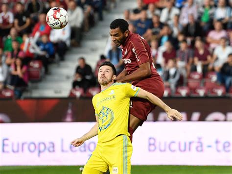 Fudbaleri miovenija su prošle sezone igrali sjajno u drugoj ligi i na kraju preko baraža uspeli da dođu do plasmana u najkvalitetniji rang rumunskog. CFR Cluj continuă parcursul în Liga Campionilor ...