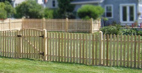 Types of split tail fences : 7 Types of Dog Fences - Decor Around The World