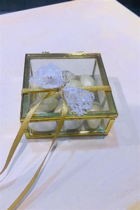 Μπομπονιέρα γάμου κουτάκι μεταλλικό με γυαλί