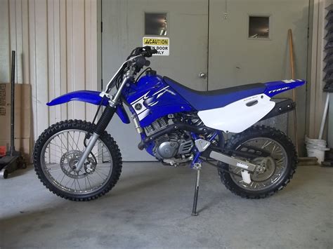 Not exact 125 i mean but it's nearly 124cc with aircooled system, single over head cylinder (sohc) and two valves on it. 2007 Yamaha TT-R 125 L - Moto.ZombDrive.COM