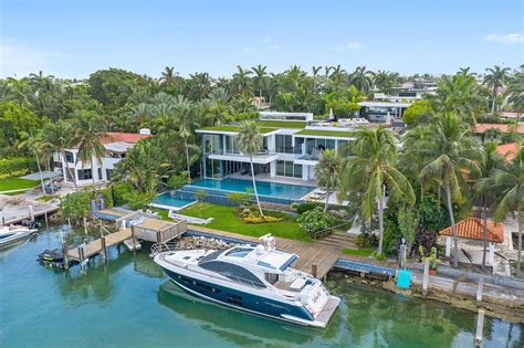 Home Of The Day A Fab Hibiscus Island Home With Miami Skyline Views