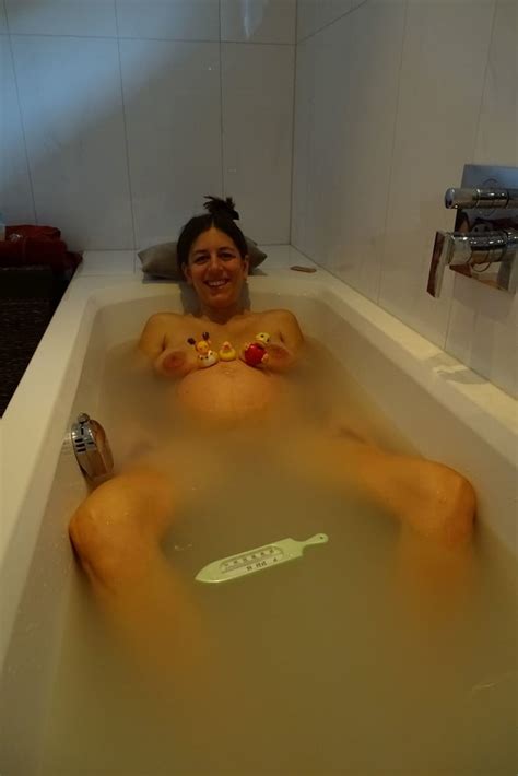 Amateur Preggo Milf Shows Her Belly Naked Xxx Porn Album