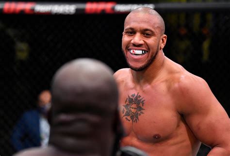 Derrick lewis faced ciryl gane in front of his home crowd in houston in the main event at ufc 265. Ciryl Gane aceita desafio de Derrick Lewis e alerta: 'É ...