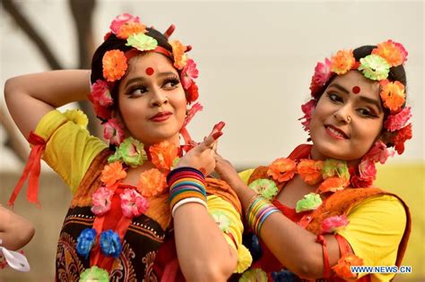 People Celebrate Pohela Falgun In Dhaka Bangladesh Xinhua English News Cn