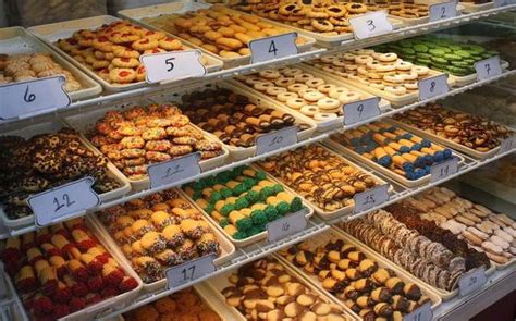 While you might think they can't compete with the more popular panettone or the delicious yule log, don't count out the wonderful simplicity of such cookies. The Italian bakery explained: A guide to every cookie ...