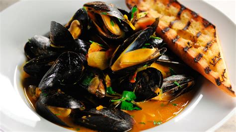 Gordon Ramsay Steamed Mussels With Saffron Flatbread Recipe