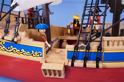 Playmobil Huge Pirate Ship With Figures Firing Cannons And Accessories