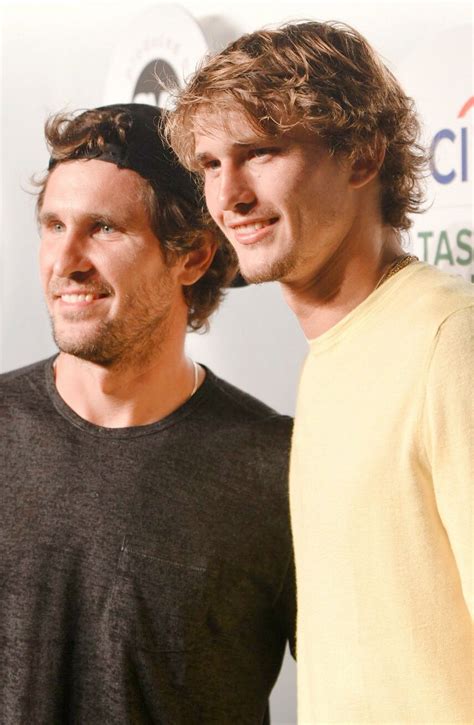 4 is relaxing by the sea with his older brother mischa and doubles world no. Zverev Brothers😍 | from twitter @TasteofTennis