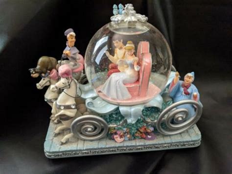 Disneyana Collectables Snowglobes Cinderella Wedding Carriage Snow