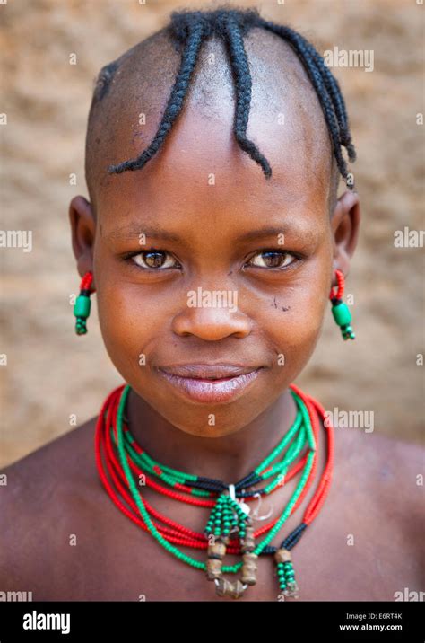 Hamer Stamm Mädchen In Traditioneller Kleidung Dimeka Omo Tal