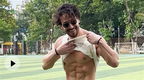 Tiger Shroff Poses Ab Tastically For The Paparazzi