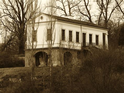 Römisches haus es wurde zwischen 1791 und 1798 als gartenhaus für den damaligen herzog carl august erbaut und ist ein frühes klassizistisches bauwerk in deutschland. Das Römisches Haus Weimar Foto & Bild | natur, architekur ...