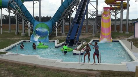 Thousands Flock To Big Rivers Water Park In New Caney Montgomery