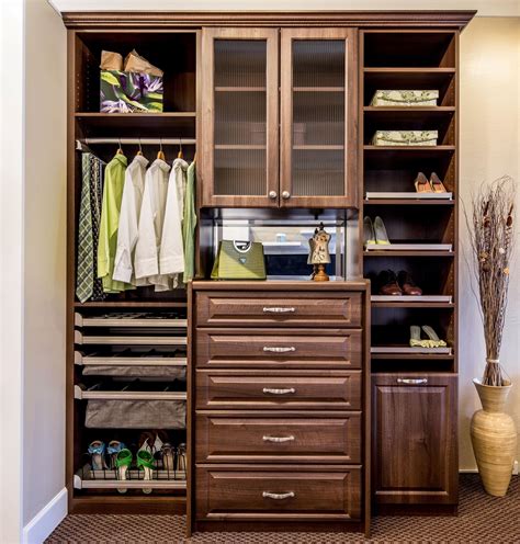 Custom Closets And Cabinets For Your Bedroom