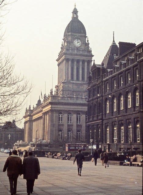 70 Fascinating Vintage Color Photographs That Capture Life In Leeds In