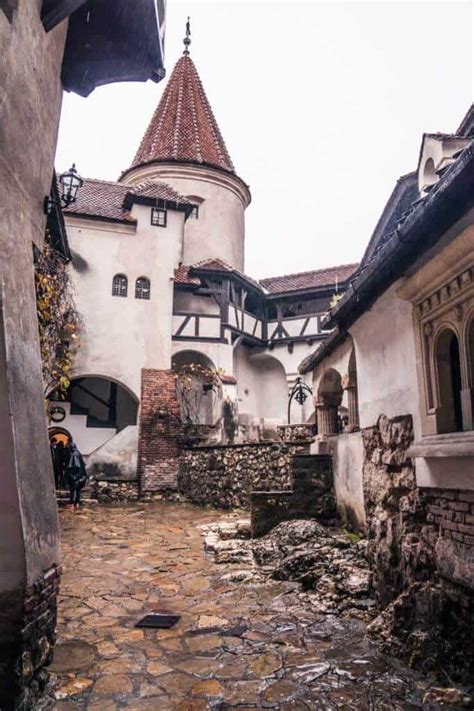 Visiting Draculas Castle Bran Castle In Transylvania Solosophie