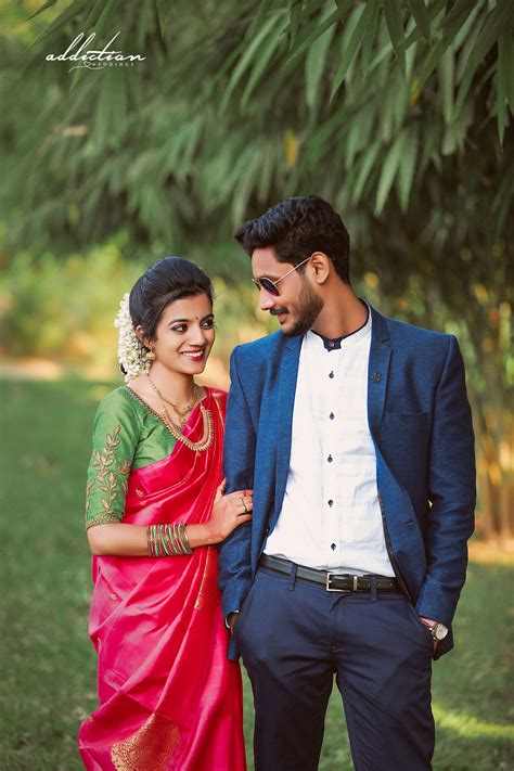 South Indian Wedding Cute Smile Bride Photos Poses Wedding Couple Poses Photography Indian