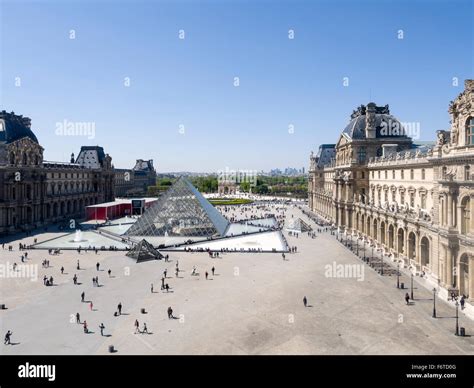 Louvre Courtyard Stock Photos And Louvre Courtyard Stock Images Alamy