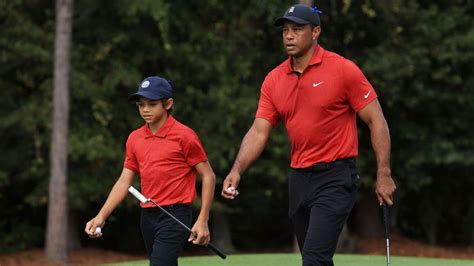 Tiger Woods regresó al golf junto a su hijo Charlie en el torneo