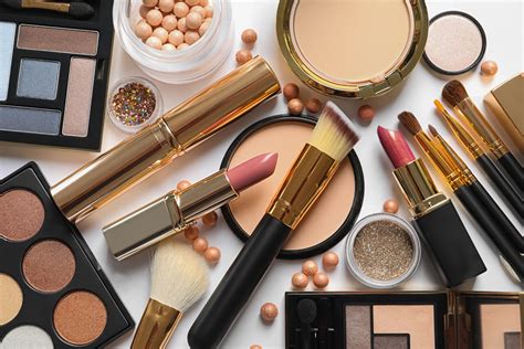 Luxury Makeup Tips You Can Use During Your Luxury Trip Luxury