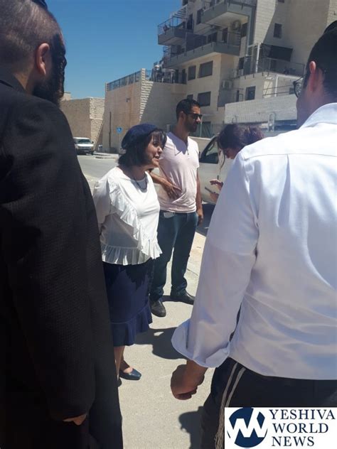 Beit Shemesh Mayor Bloch Confronted By Chareidi Residents Video