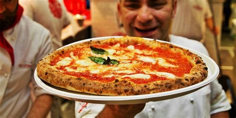 Sos de rosii, mozarella, spanac, gorgonzola. Pizza festival in Rome - Wanted in Rome