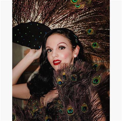 Hire Miss Marina Elaine Burlesque Entertainment In Sarasota Florida