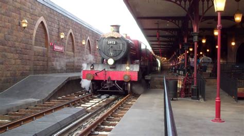 Hogwarts Express Arriving Hogsmeade Station Universal Orlando Diagon