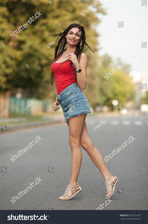 Young Beautiful Sexy Girl Slim Sun ภาพสต็อก 695132203 Shutterstock