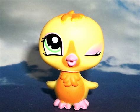 Littlest Pet Shop Yellow Pink Winking Baby Chick 1329 Lps Barnyard