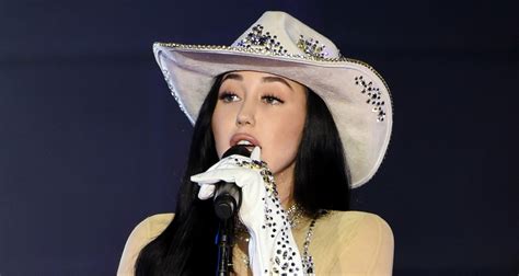 Noah Cyrus Goes Sheer For Cmt Music Awards Performance With Jimmie Allen 2020 Cmt Music Awards