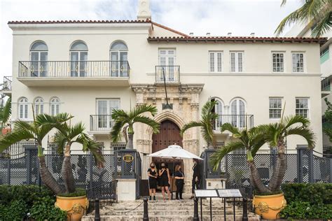 Arriba 47 Imagen Giannis At The Former Versace Mansion Fotos Ecovermx