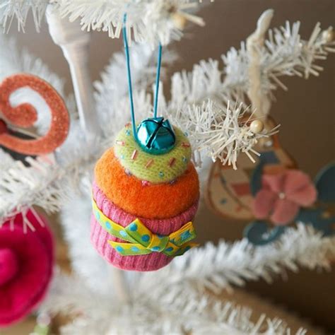 70 Diy Felt Christmas Tree Ornaments Shelterness