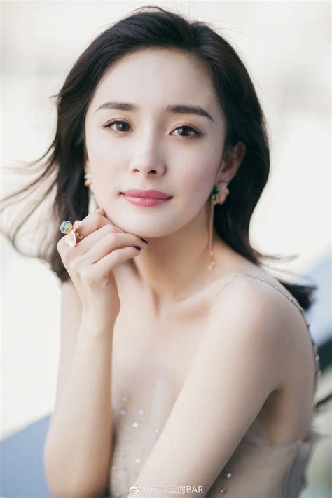 Địch lệ nhiệt ba và dương mịch kết thân với nhau từ bộ phim truyền hình tam sinh tam thế thập lý đào hoa, nhìn thấy tiềm có thể nói, địch lệ nhiệt ba là do dương mịch một tay dìu dắt và nâng đỡ. Lý do khiến Dương Mịch, Nhiệt Ba trở thành con cưng của ...