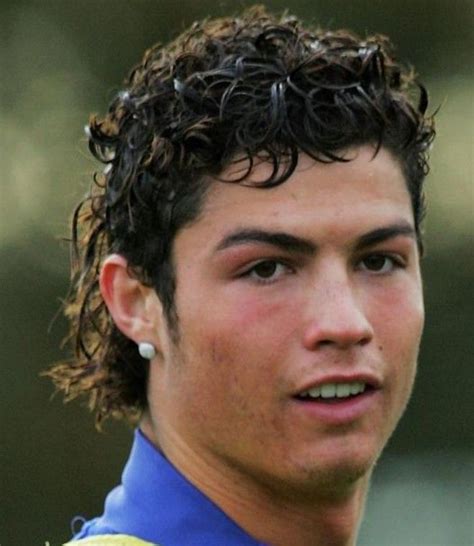 Yıldız futbolcu ronaldo, saç stilini bir kez daha değiştirdi. Ronaldo uzun saç modelleri | Ronaldo, Cristiano ronaldo ...